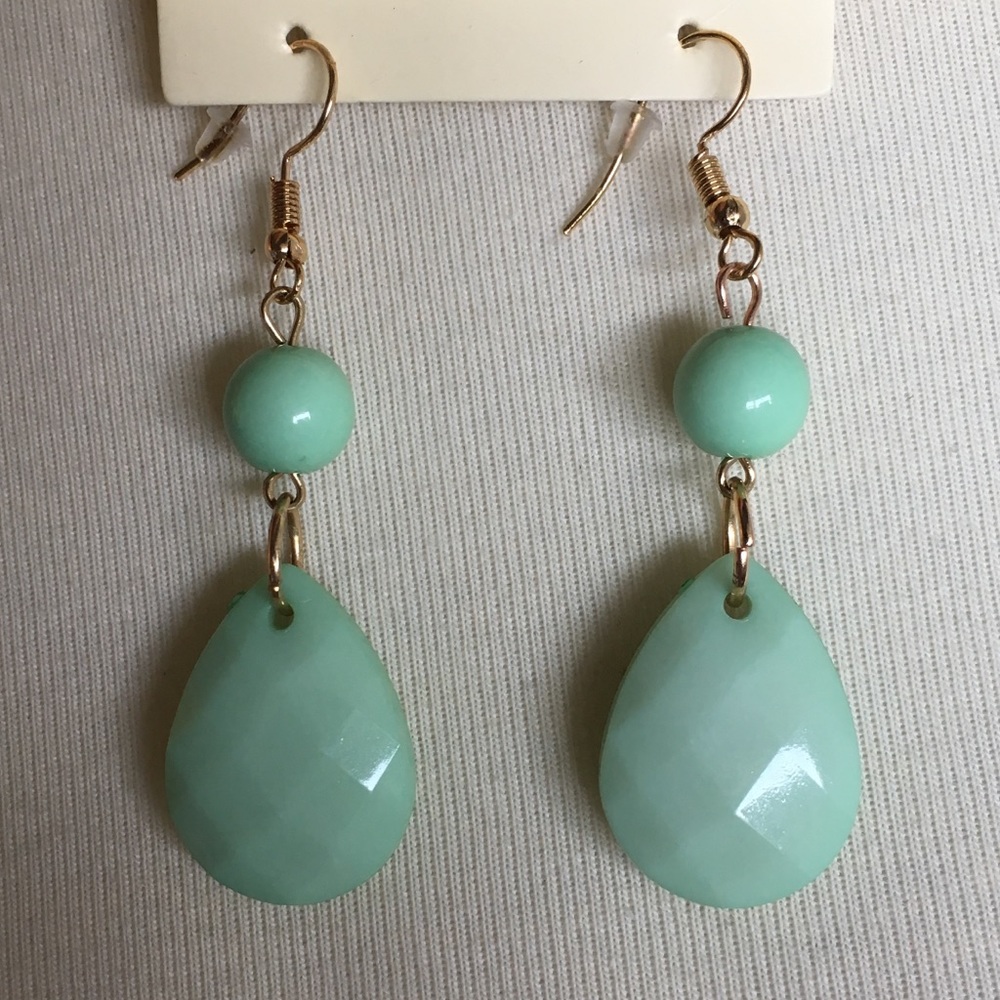 Layered Statement Necklace & Earrings in Mint - Picture 4 of 4